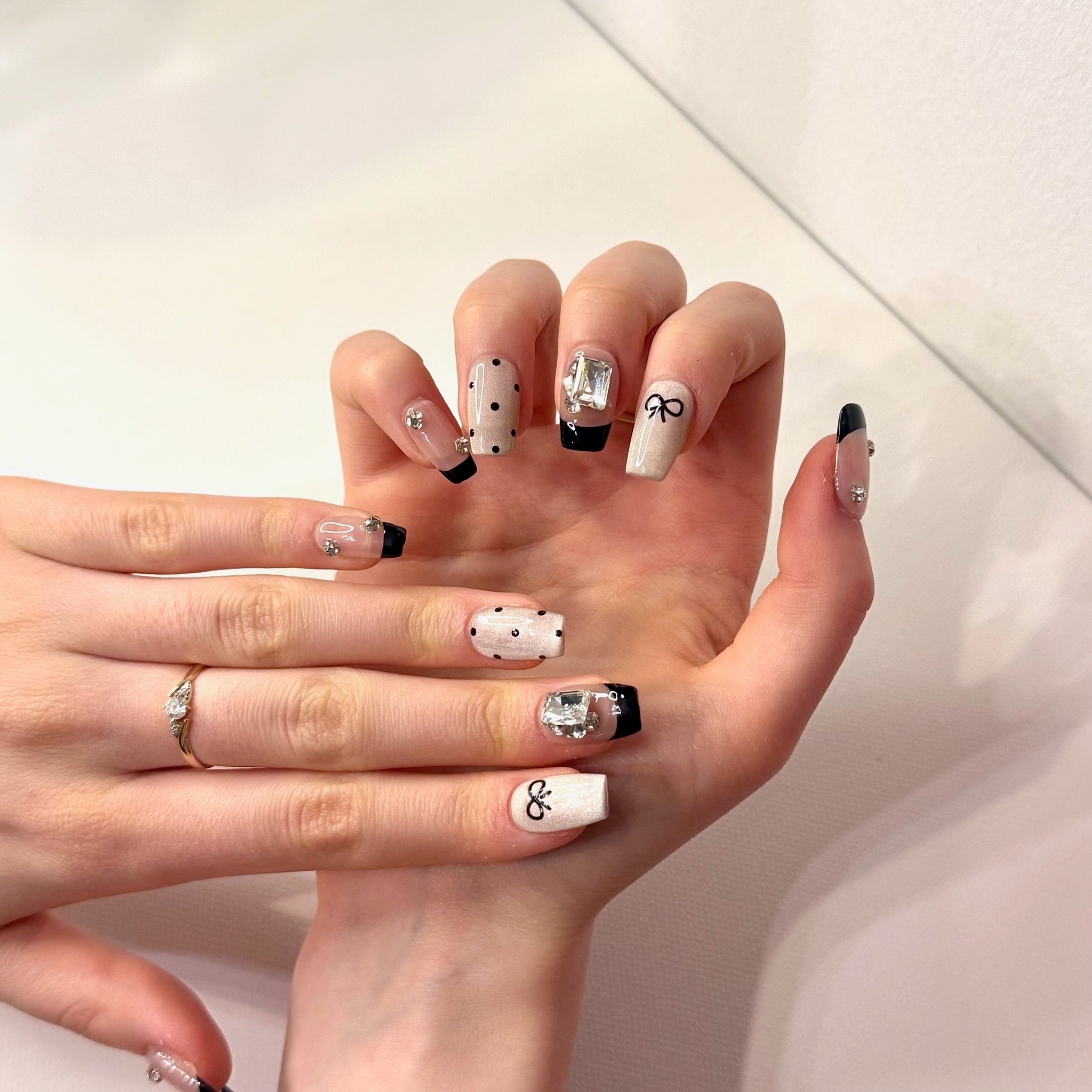 bow diamond - (short - square) | Press - on Nails by Clawsie