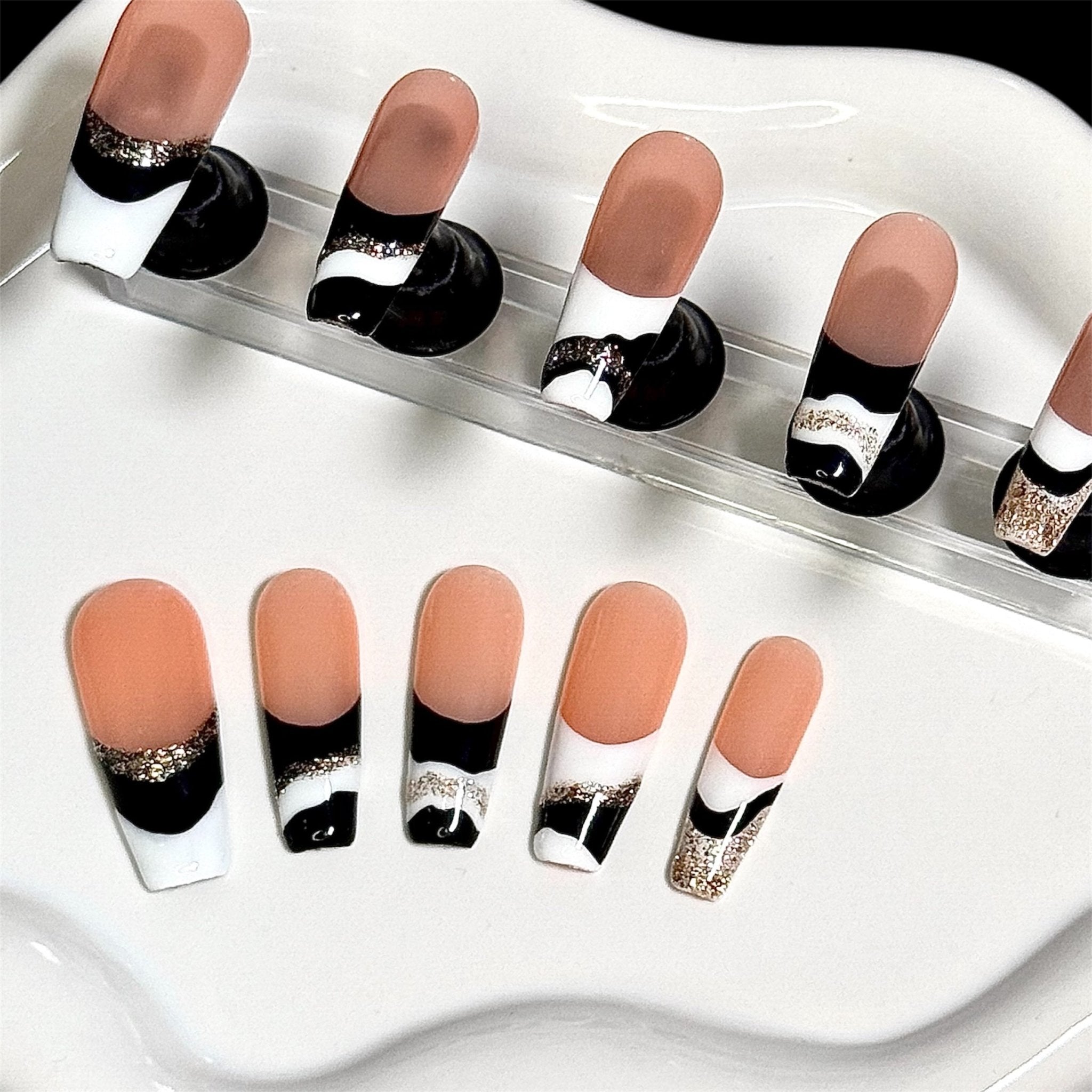 Drymilk - 162 (Square) | Press - on Nails by CLAWSIE