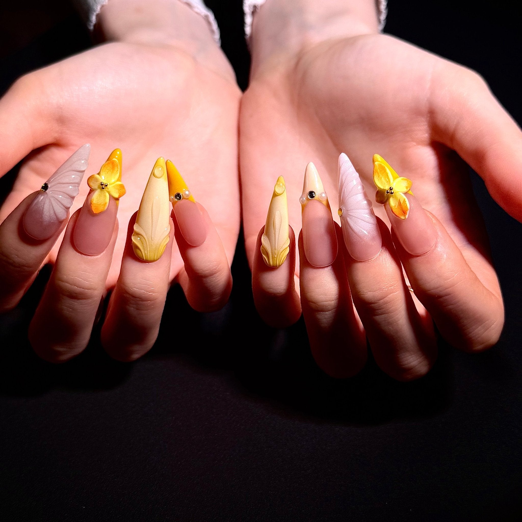 Golden Bloom (Stiletto) | Press - on Nails by CLAWSIE