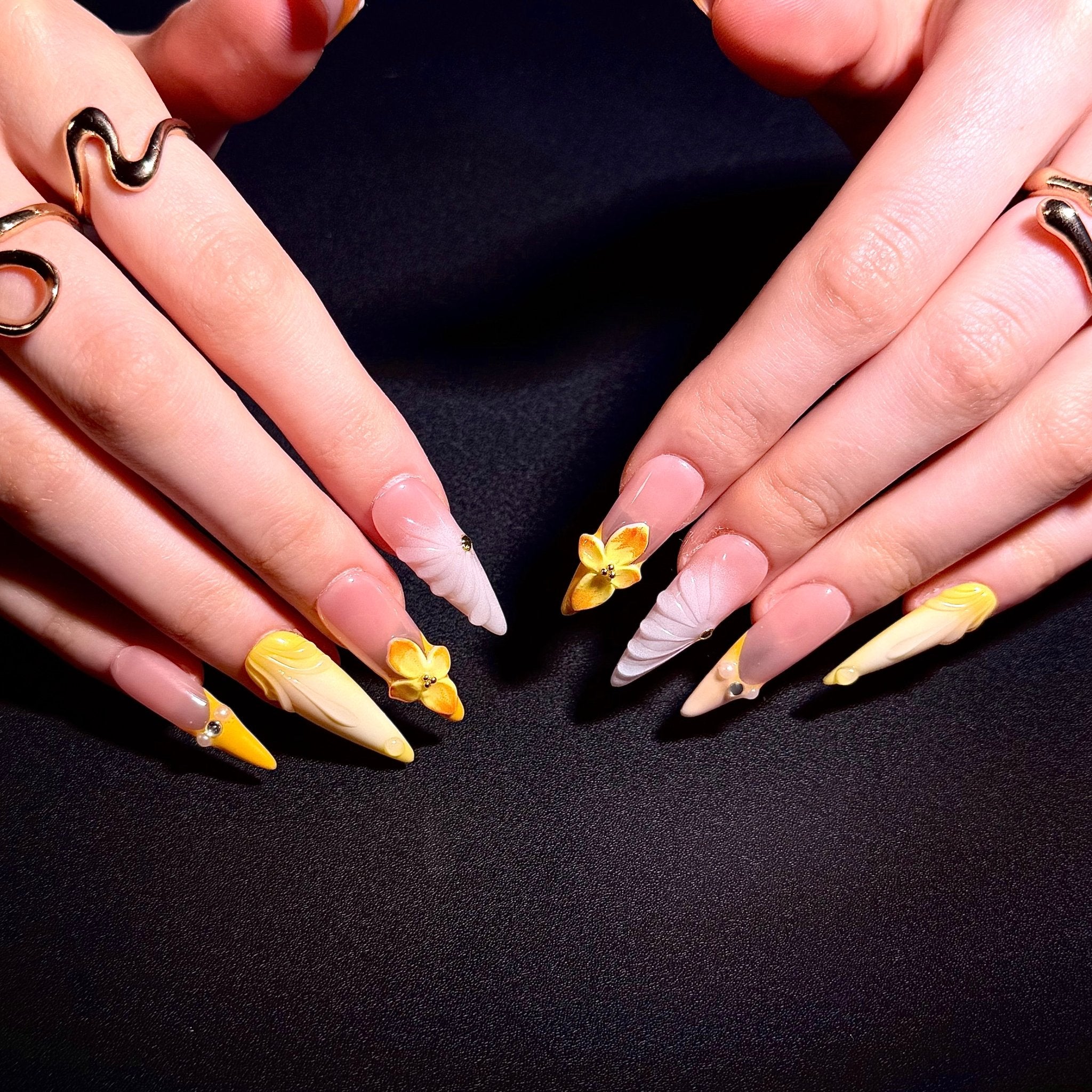 Golden Bloom (Stiletto) | Press - on Nails by CLAWSIE