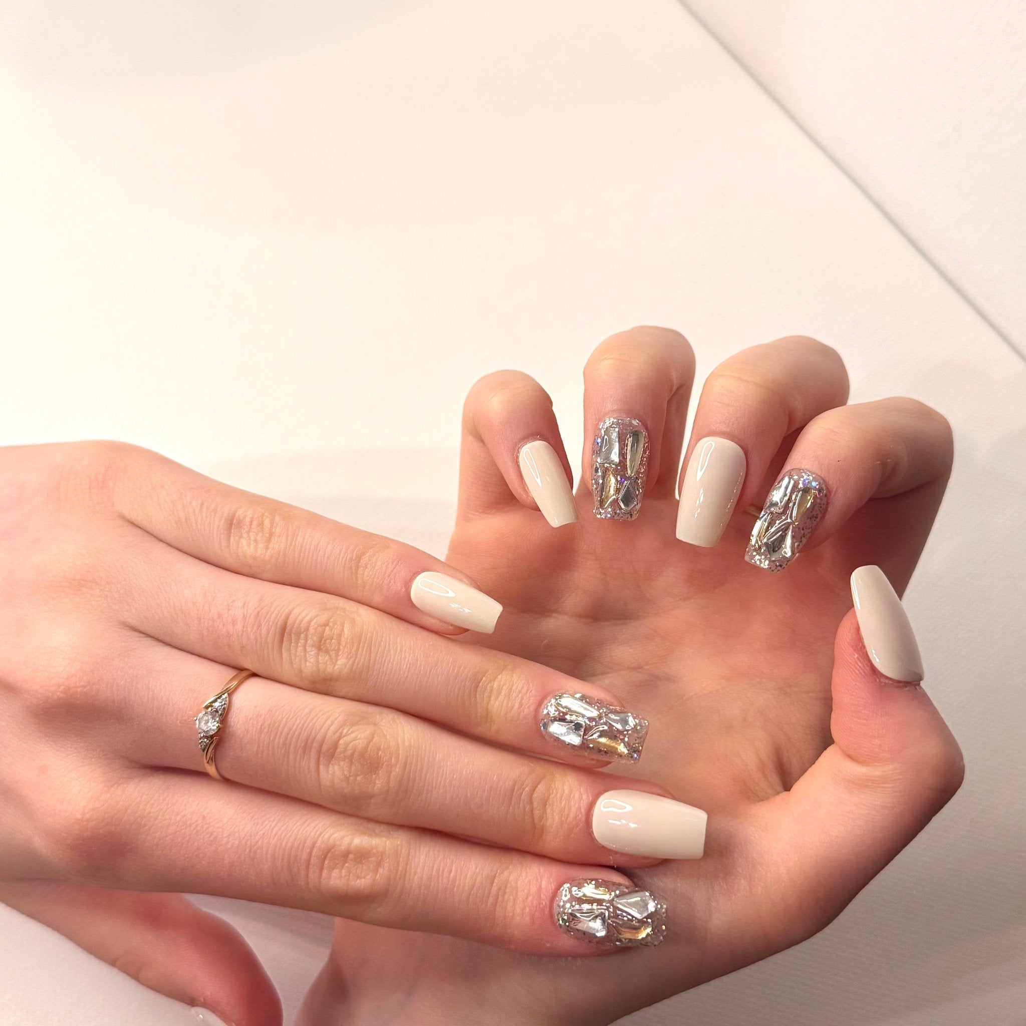White - moonlight (Square) | Press - on Nails by Clawsie